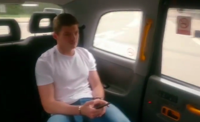 🎥 | Max Verstappen in de maling genomen door taxichauffeur: 'Verloor bijna mijn geduld'