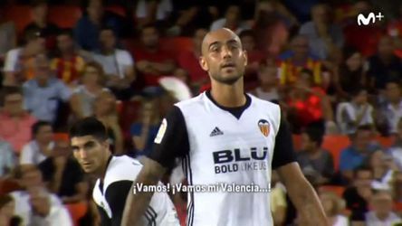 HAHA! Zaza zingt tijdens wedstrijd gewoon lekker mee met Valencia-fans (video)