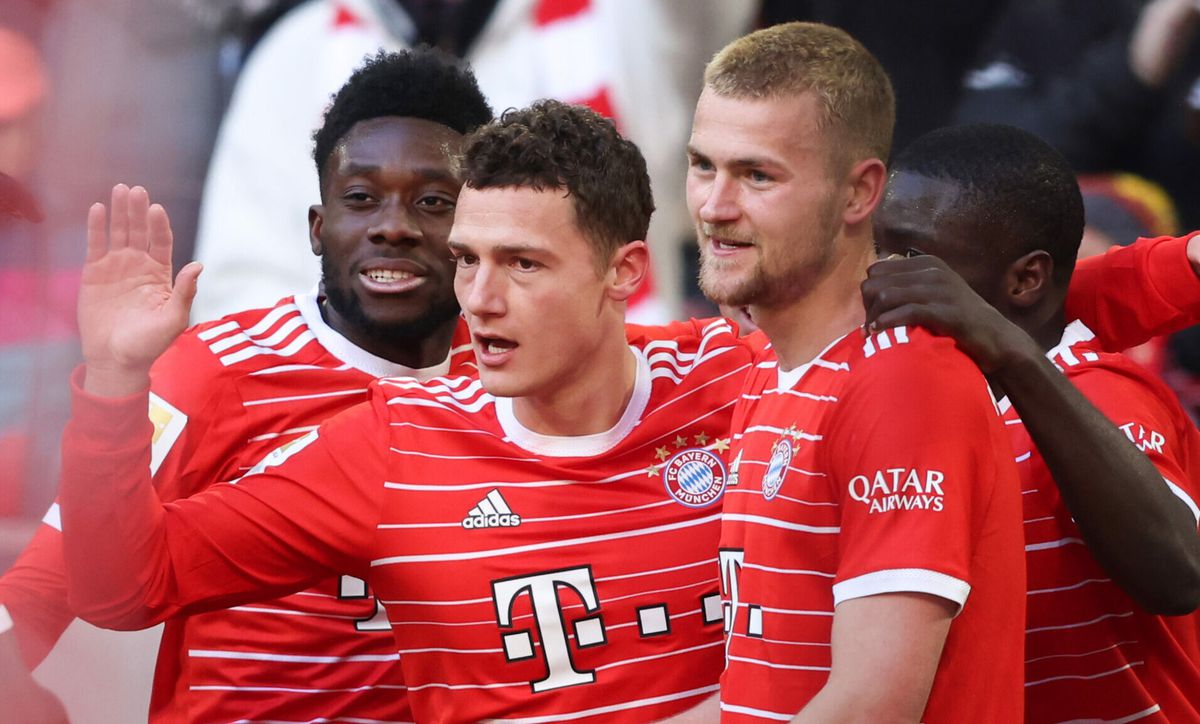 FC Bayern wint bij rentree Mazraoui dik van Augsburg ondanks slippertje De Ligt