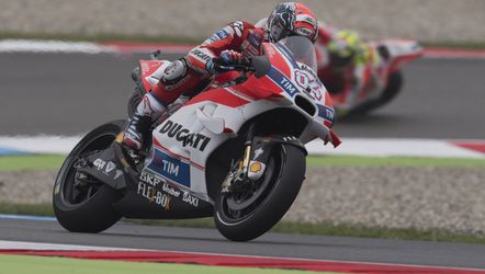 Dovizioso pakt poleposition op Assen