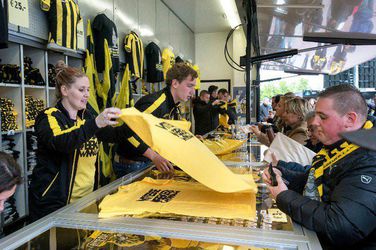 Foto's: Duizenden fans naar huldiging Vitesse