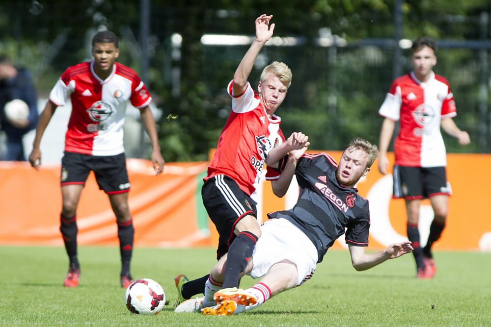 Leyder na twee jaar blessureleed terug bij Jong Ajax: 'Voel me weer voetballer'