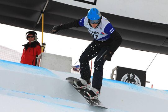 🎥 | De Blois wint als EERSTE NEDERLANDER OOIT een wereldbeker snowboardcross