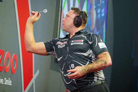 Gerwyn Price mag geen koptelefoon dragen bij WK darts: 'Wilde mijn walk-on zo doen'