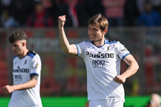 🎥 | Neusje voor de goal? Marten de Roon rolt zeldzaam doelpunt raak voor Atalanta