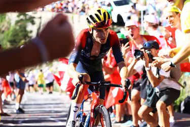 Tom Pidcock genoot van zegetocht op Alpe d'Huez: 'Een onvergetelijke ervaring'