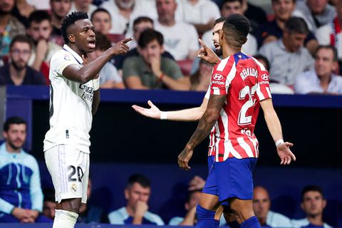 Spaanse premier 'heel verdrietig' na lang uitblijven reactie Atlético Madrid op apengeluiden richting Vinícius