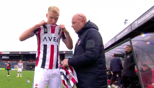 🎥 | Twee Michael de Leeuws bij Willem II: Lucas Woudenberg draagt shirt van teamgenoot