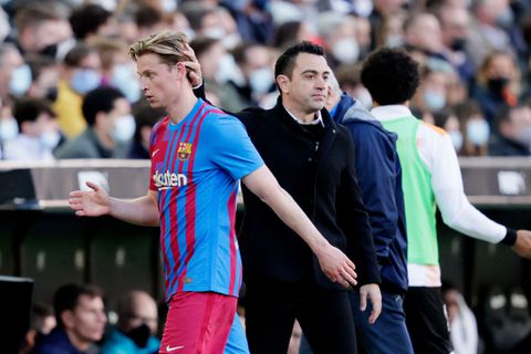 FC Barcelona-trainer Xavi ziet zichzelf in Frenkie de Jong: 'Hij is net als ik'