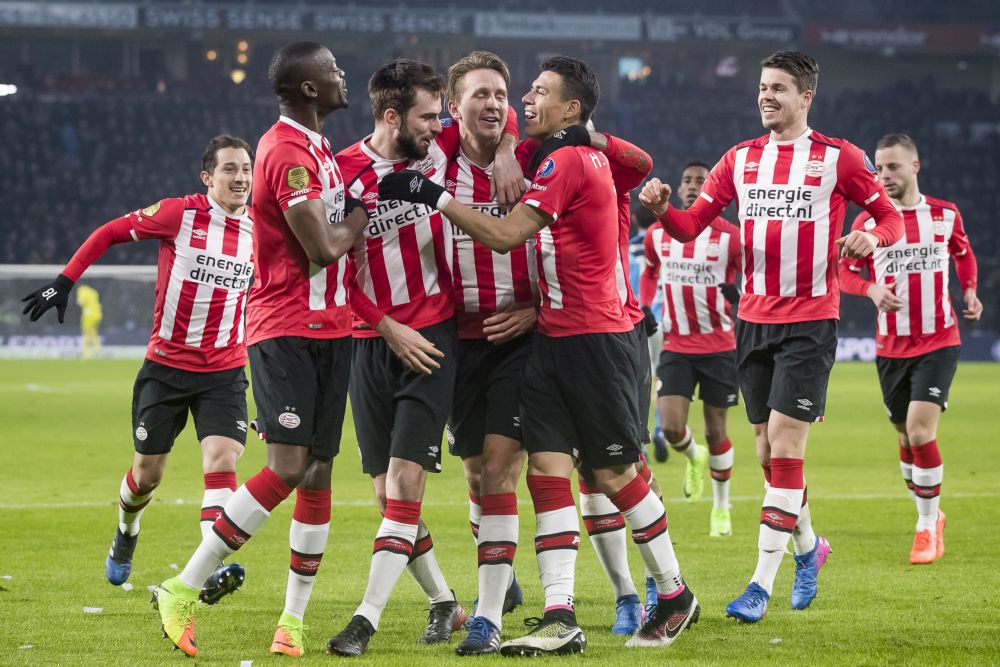 PSV wint door 2 goals in 3 minuten van FC Utrecht