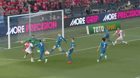 🎥 | Ajax op 1-0! Jarrad Branthwaite loopt flutschot van Steven Bergwijn in eigen doel