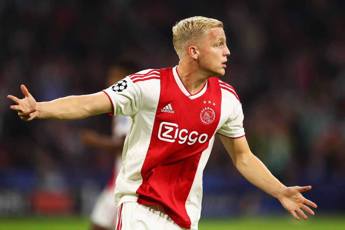 Zaakwaarnemer Van de Beek krijgt nu al telefoontjes: 'Chelsea, Roma en United hebben al geïnformeerd'