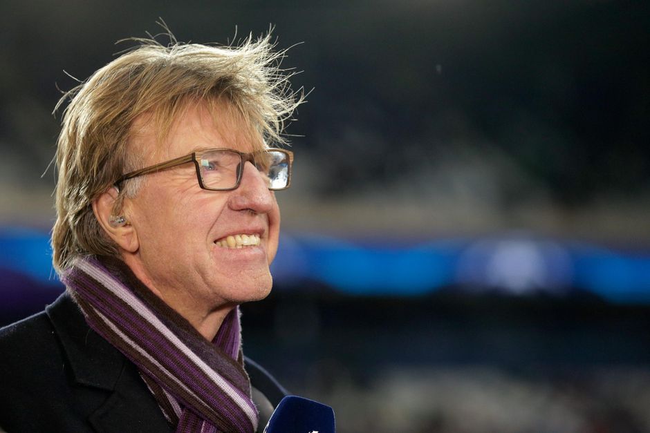 🎥| Hiep hiep hoera! 'Rekenwonder' Aad de Mos blaast 73 kaarsjes uit