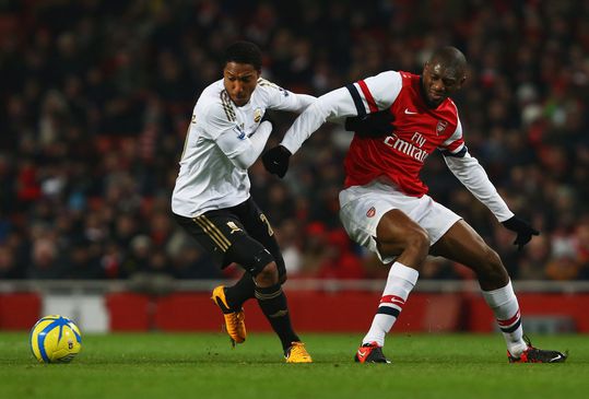 Voormalig Arsenal-bikkelaar Diaby stopt met voetballen
