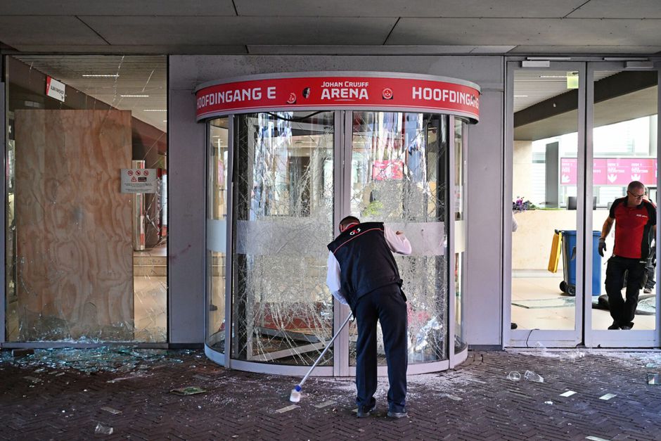 Ajax deelt statement na ongeregeldheden bij Klassieker: 'Dit gedrag hoort hier niet'