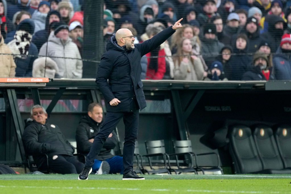 PSV-trainer Peter Bosz blijft voorzichtig na zege op Feyenoord: 'Wij waren de gelukkige'