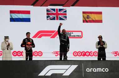 Fernando Alonso staat voor het eerst sinds 2014 weer op een F1-podium