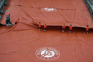 Regen verstoort programma Roland Garros, partij Hogenkamp verplaatst