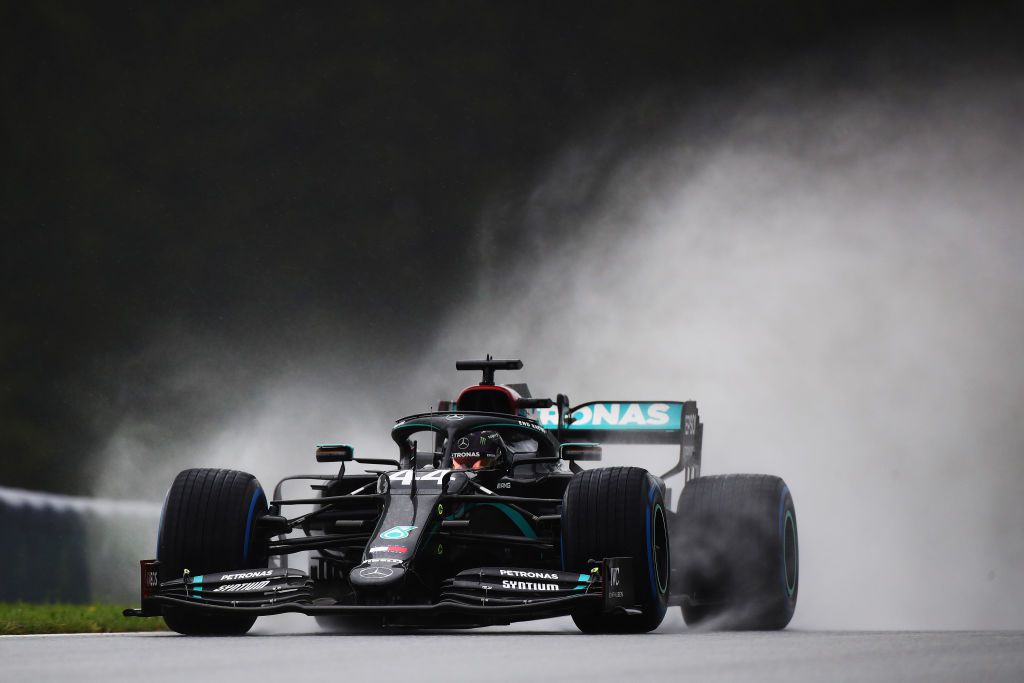 🎥 | Hamilton pakt pole in kletsnatte kwalificatie, Verstappen naar P2