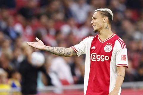 Ajax-trainer Alfred Schreuder legt Antony's contract in de kluis: 'Elftal bij elkaar houden'