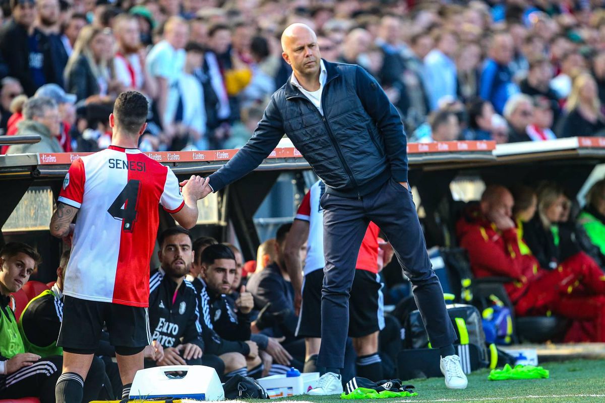 Arne Slot schrok van eerste helft van Feyenoord: 'We waren nog in leven gehouden'