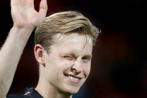 Barcelona harkt 100 miljoen euro binnen terwijl Frenkie de Jong lachend toekijkt