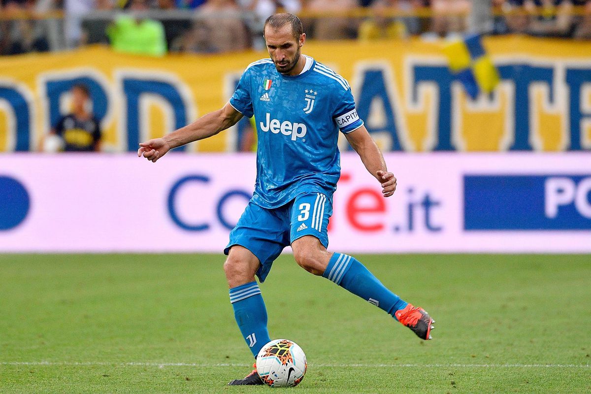 Concurrentie voor De Ligt neemt toe: Chiellini terug in wedstrijdselectie Juventus
