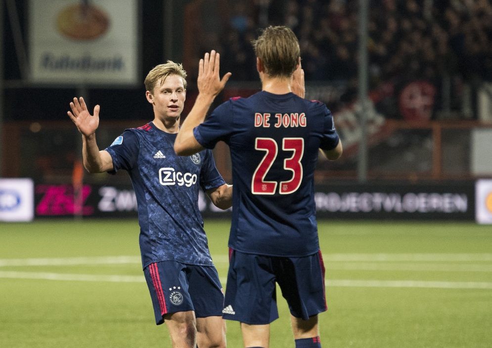 Ajax dankzij 3 keer 'De Jong' simpel langs De Dijk