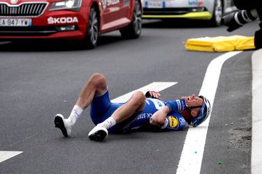 Benoot en Keisse voorlopig niet op de fiets na pech in Parijs-Roubaix