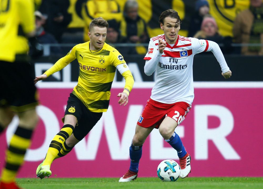 Dortmund wint van HSV en heeft sterspeler Reus ein-de-lijk weer terug
