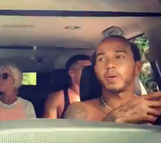 🎥 | HAHA! Lewis Hamilton en z'n pa chillen 'm hard op Justin Bieber