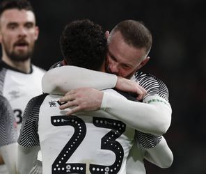 Derby-coach Phillip Cocu: 'Dat duel zal heel speciaal worden voor Wayne Rooney'