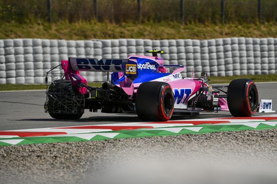 Plof! Lance Stroll maakt kleine klapper tijdens VT1 in Spanje (video)