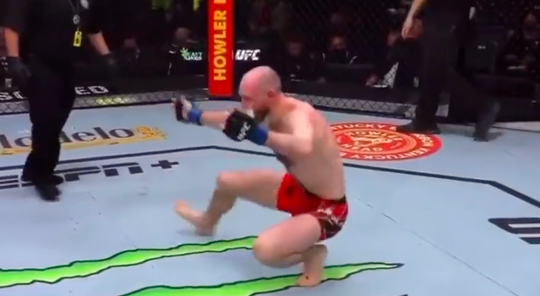 🎥 | Slava Borshchev danst na gekke KO tijdens UFC-droomdebuut
