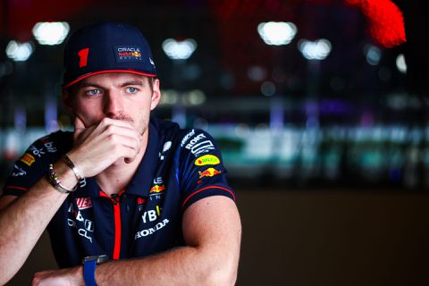 Max Verstappen wordt alweer moe van Lewis Hamilton-verhalen: 'Het gaat toch nooit gebeuren'