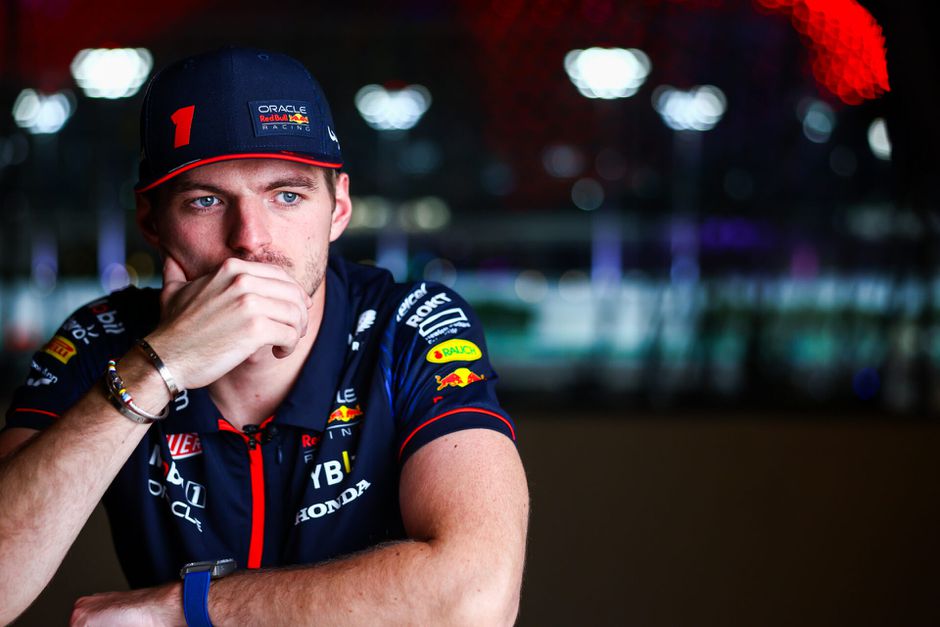 Max Verstappen wordt alweer moe van Lewis Hamilton-verhalen: 'Het gaat toch nooit gebeuren'
