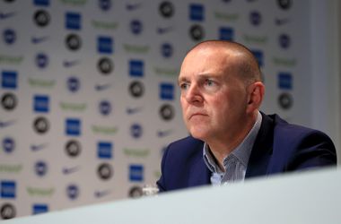 Corona-uitbraak in Brighton-selectie net nu PL aan hervatting van competitie denkt