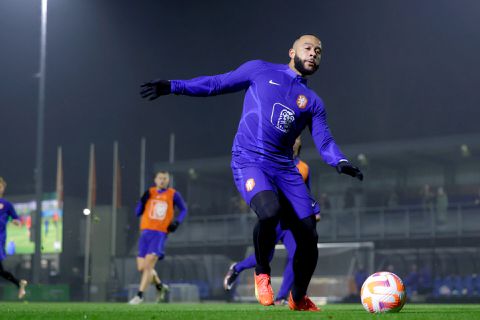 Memphis Depay flirt met fan: 'Misschien komt er een gender reveal party'