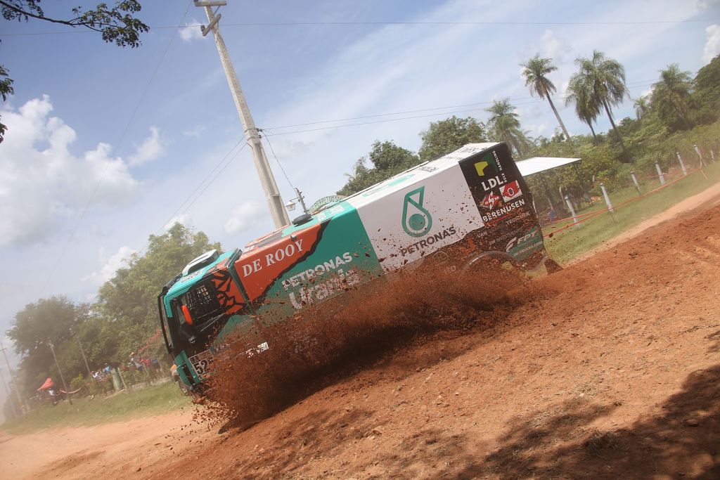 Dakar-trucker Van Ginkel: 'Het was een bewogen eerste week'
