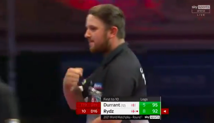 🎥 | ZIEN! Darter Callan Rydz verliest horloge zodra hij te uitbundig juicht
