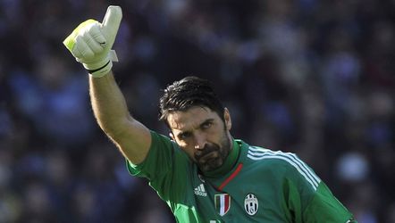 Buffon is niet te passeren en breekt record