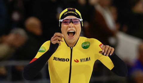 Jutta Leerdam leert Jake Paul Nederlands: 'Noken in de koken, wat betekent dat?'