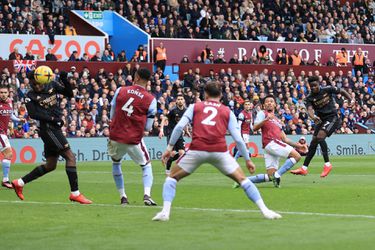 🎥 | Arsenal maakt snelle achterstand bijna net zo snel weer goed: Saka knalt raak
