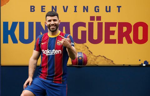 De Messi-vloek: Agüero ligt er 10 weken uit met kuitblessure