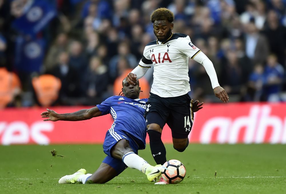 Tottenham-speler N'Koudou kapot gemaakt na dragen Chelsea-shirt (foto)