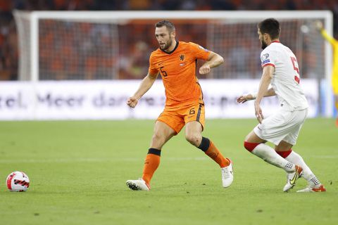 📸 | Stefan de Vrij speelde tegen Turkije met een blauwe tong: 'Smurf opgegeten?'