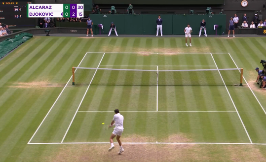 🎥😍 | Novak Djokovic en Carlos Alcaraz geven gelijk signaal af in set 1: dit wordt een goede partij