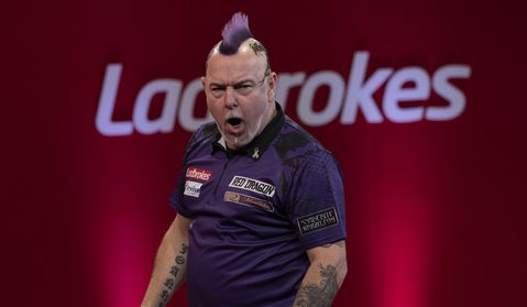 Peter Wright finalist bij PC-Finals na dikke zege op Jonny Clayton