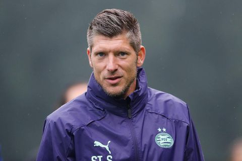 PSV denkt aan deze oude bekende international als assistent van Peter Bosz