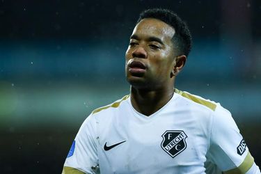 Emanuelson twijfelt over doorgaan bij FC Utrecht of afsluiten in Amerika of de zandbak